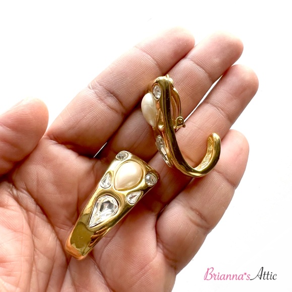 GIVENCHY Crystal & Faux Pearl Clip-On Earrings. Wedding/Estate Earrings - Picture 9 of 10